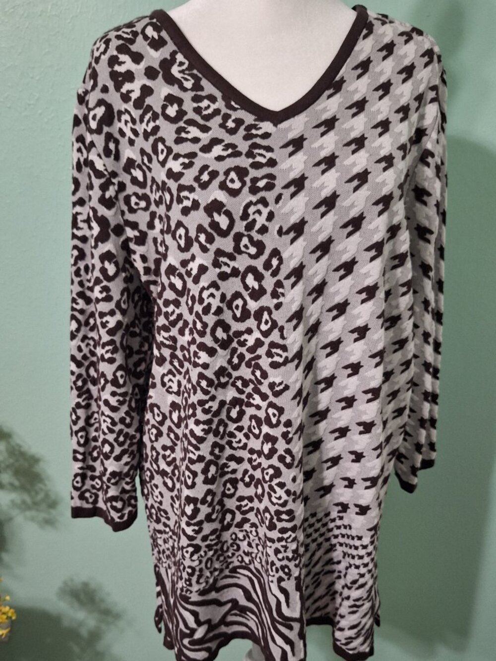 Chico's Mixed Animal Print Tunic Sweater. Size 3 (XL)